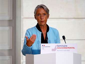 H Γαλλίδα πρωθυπουργός κάνει παραχωρήσεις στη συνταξιοδοτική μεταρρύθμιση