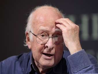 Πίτερ Χιγκς: Πέθανε ο νομπελίστας φυσικός που ανακάλυψε το "σωματίδιο του Θεού"