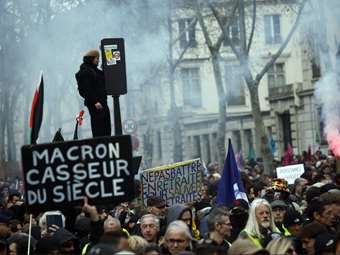 Handelsblatt: Θα μπορούσε η ψήφος δυσπιστίας της Δευτέρας να ανατρέψει την κυβέρνηση Μακρόν;