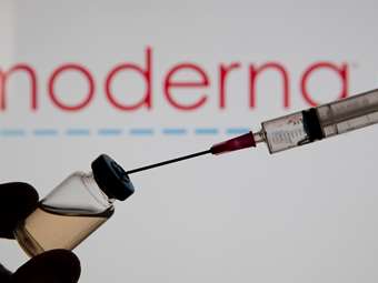 Moderna: Έως το 2027 η κυκλοφορία του εμβολίου κατά του καρκίνου που αναπτύχθηκε με τη Merck