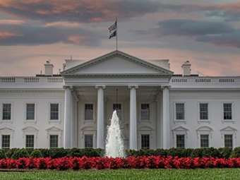 Λευκός Οίκος: Δεν ανακαλείται το "πάγωμα" των ομοσπονδιακών ενισχύσεων αλλά το υπόμνημα με το οποίο ανακοινώθηκε