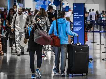 Οι τοπ τρεις αγορές τουριστών που έρχονται στην Ελλάδα τον Ιούνιο