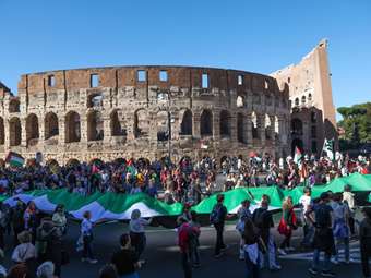 Ρώμη: Πάνω από ένα εκατομμύριο άνθρωποι στη διαδήλωση υπέρ του παλαιστινιακού λαού
