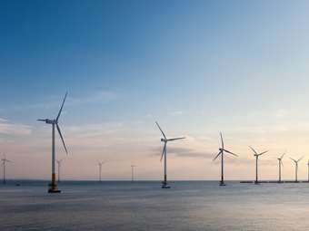 Ørsted: Κατασκευάζει στη Βρετανία το μεγαλύτερο υπεράκτιο αιολικό πάρκο παγκοσμίως