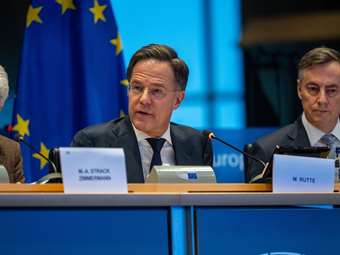 Ρούτε: Αν η Ευρώπη θέλει να φτιάξει τον δικό της στρατό θα χάσει την πυρηνική ομπρέλα των ΗΠΑ