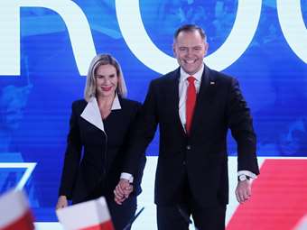 Κάρολ Ναβρότσκι: Ποιος είναι ο νέος συντηρητικός πρόεδρος της Πολωνίας