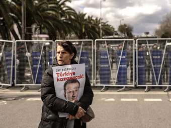 Έναν μήνα μετά τη σύλληψη Ιμάμογλου: Η Τουρκία σε αναβρασμό