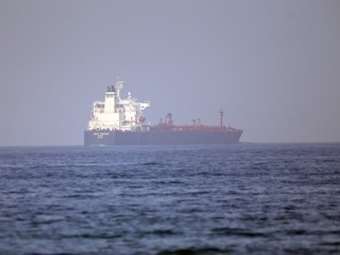 Δεκάδες εμπορικά πλοία έχουν αγκυροβολήσει σε απόσταση από τα λιμάνια του Ιράν υπό τον φόβο κλιμάκωσης