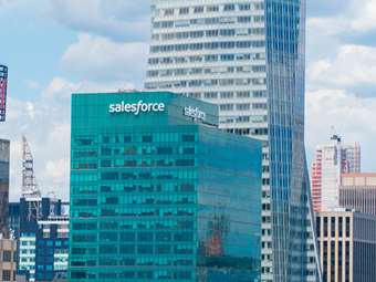 Η Salesforce μειώνει κατά 10% το προσωπικό της
