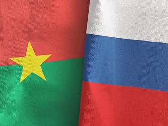 Η Μπουρκίνα Φάσο συζητά με τη Ρωσία διμερή στρατιωτική συνεργασία
