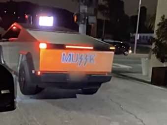 Τι είναι οι Cybertruck Hunters που έγιναν viral σε λίγες μέρες (video)