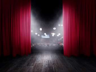 Στον χαμηλό συντελεστή ΦΠΑ 6% τα εισιτήρια θεατρικών παραστάσεων και συναυλιών μέσω live-streaming