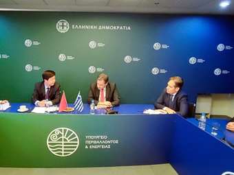 Συνάντηση του ΥΠΕΝ Θ. Σκυλακάκη με τον υφυπουργό Φυσικών Πόρων της Κίνας, S. Shuxian