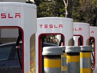 Tesla: Πάνω από $1 τρισ. η κεφαλαιοποίησή της με μετεκλογικό ράλι 29%