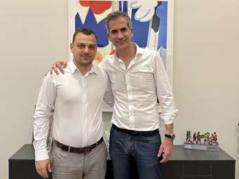 Ο Κώστας Μπακογιάννης στο πλευρό του Φρέντη Μπελέρη