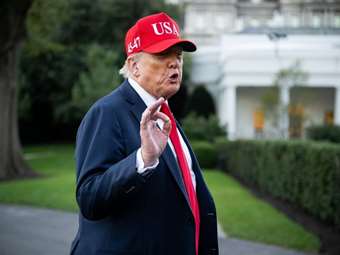 Απειλές Τραμπ για τη χρηματοδότηση της Νέας Υόρκης αν εκλεγεί δήμαρχος ο Μαμντάνι των Δημοκρατικών