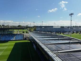 H JinkoSolar συνεργάζεται με τον ποδοσφαιρικό σύλλογο Manchester City με στόχο ένα βιώσιμο προπονητικό κέντρο