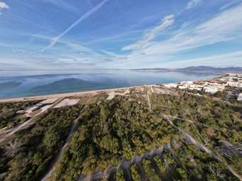 Έπεσαν οι υπογραφές για την αξιοποίηση του camping Αγίας Τριάδας από τη Matenisa Trading