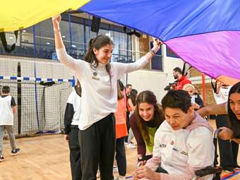 Γιορτή αθλητισμού και συνύπαρξης για αθλητές με νοητική και κινητική αναπηρία από τα Special Olympics Hellas και τα Εκπαιδευτήρια Δούκα