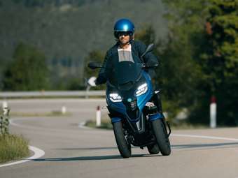 Νέα έκδοση για το δημοφιλές τρίτροχο scooter Piaggio MP3 με μικρότερο κινητήρα