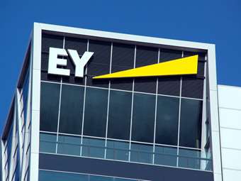EY-Parthenon: Αλλαγή νοοτροπίας για τους CEOs - Εστιάζουν σε πιο στρατηγικές συναλλαγές