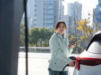 Ηλεκτρικό αυτοκίνητο μετατράπηκε σε εφιάλτη για Κινέζα