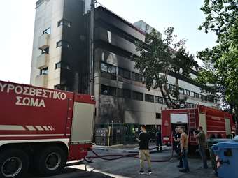 Υπό έλεγχο η φωτιά στο νοσοκομείο Metropolitan στον Χολαργό