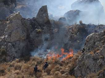 Λέσβος: Φωτιά σε δύσβατο σημείο γεωργικής έκτασης κοντά στο χωριό Παλαιόκηπος στη Γέρα