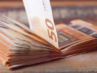 ΕΛΣΤΑΤ: Σε ανοδική τροχιά το εισόδημα των νοικοκυριών, πάνω και οι δαπάνες