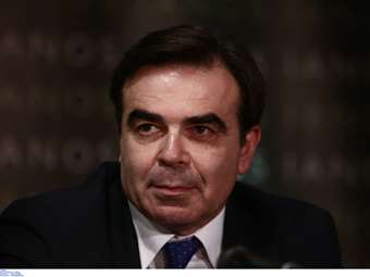 O αντιπρόεδρος της Κομισιόν Μαργαρίτης Σχοινάς στην τελετή Αφής της Ολυμπιακής φλόγας