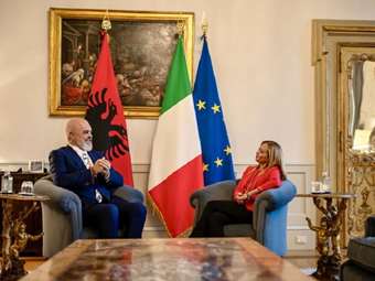 Πιο κοντά Αλβανία και Ιταλία