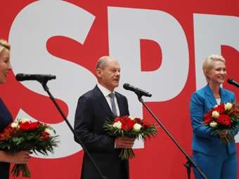 SPD: Έκτακτη σύσκεψη για το ποιος θα ηγηθεί των κυβερνητικών διαπραγματεύσεων