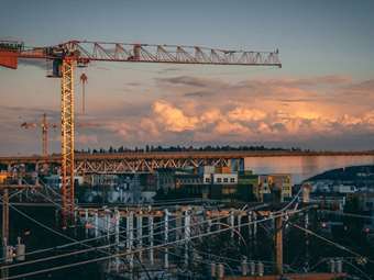 ΙΟΒΕ: Επιδείνωση του οικονομικού κλίματος τον Νοέμβριο λόγω κατασκευών και υπηρεσιών