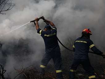Σε εξέλιξη πυρκαγιά στην Άνδρο