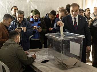 Ο Ιμάμογλου στη φυλακή, οι οπαδοί του στις κάλπες