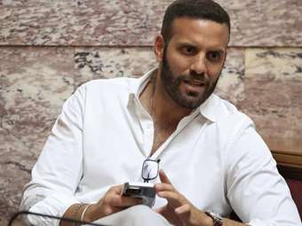 Ν. Παππάς για ξυλοδαρμό δημοσιογράφου: "Δεν θα αναλύσω σε ποια κατάσταση ήταν" - Ν. Γιαννόπουλος: "Θα ξεκινήσω νομική διαδικασία και στην Ελλάδα"