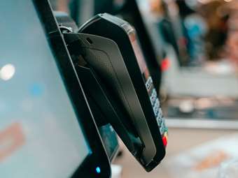 Περίοδο χάριτος ως προς τα πρόστιμα για τη διασύνδεση ταμειακών-POS ζητά ο ΕΣΘ