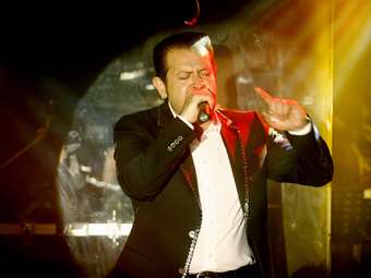 Πέθανε ο τραγουδιστής Χάρης Κωστόπουλος - Η ανακοίνωση της οικογένειάς του