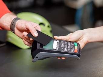 Εκτόξευση των διαδικτυακών τραπεζικών συναλλαγών – Πώς συναλλάσσονται οι Έλληνες