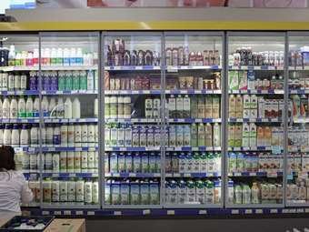 Bloomberg: Σε χαμηλό δύο ετών το κόστος των τροφίμων, ωστόσο οι λογαριασμοί για τα νοικοκυριά παραμένουν υψηλοί