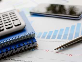 Αύξηση των φορολογικών εσόδων κατά 2,6 δισ. ευρώ το 2026 παρά τις φοροελαφρύνσεις- Από ποιες πηγές θα προέλθουν