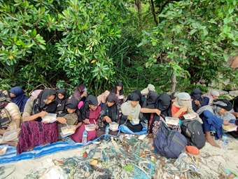 Μπανγκλαντές: Χιλιάδες Ροχίνγκια έχουν καταφύγει στη χώρα για να γλιτώσουν από τη βία στη Μιανμάρ