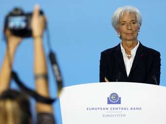 Λαγκάρντ για πληθωρισμό: Δεν παρεκκλίνουμε από την πορεία μας