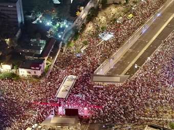 Χιλιάδες Ισραηλινοί διαδηλώνουν στο Τελ Αβίβ ζητώντας επιστροφή των ομήρων από τη Γάζα και πρόωρες εκλογές