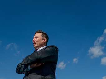 Ο Μασκ πούλησε εκ νέου μετοχές της Tesla, αξίας περίπου 3,6 δισ. δολαρίων