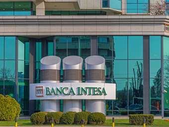 Αναδίπλωση Ρώμης για τον φόρο στις τράπεζες μετά το πλήγμα στις αγορές