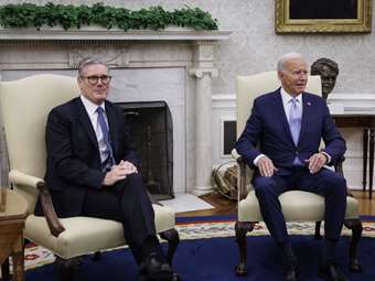 Στάρμερ και Μπάιντεν θα συζητήσουν αν θα επιτρέψουν στο Κίεβο να πλήξει στόχους βαθιά στη Ρωσία