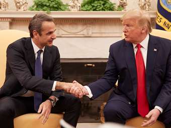 Τηλεφωνική επικοινωνία Μητσοτάκη – Τραμπ: Πρόσκληση στον Τραμπ να επισκεφθεί την Ελλάδα