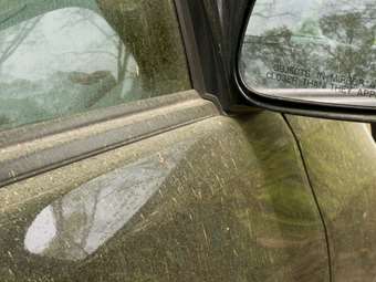 Αυτοκίνητα καλυμμένα από αφρικανική σκόνη και θεωρίες συνομωσίας