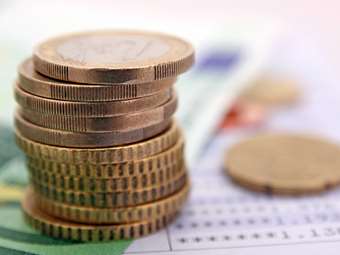 Το ευρώ υποχωρεί οριακά 0,02%, στα 1,0806 δολάρια